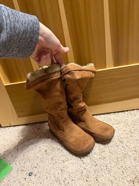 Plush Faux Fur Lined Accessory in Light Brown